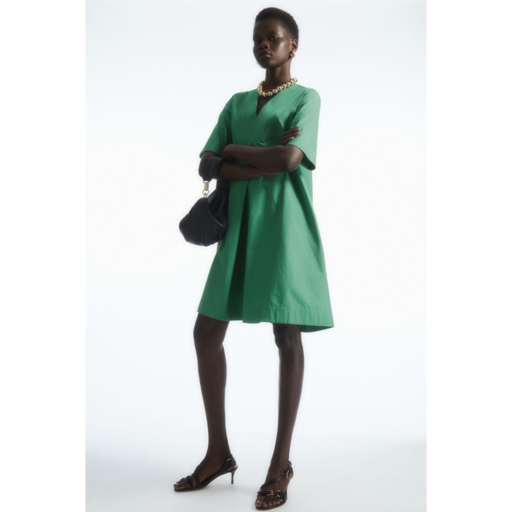 NWT!! COS Pleated V Neck Dress Organic Cotton Solid Green Short Sleeve‎ Size 6